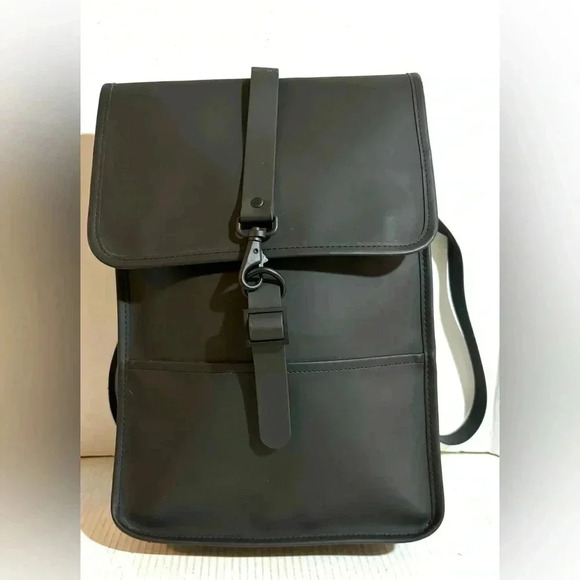 Rains unisex rucksack mit karabinerverschluss black rubber & canvas backpack - Picture 2 of 10